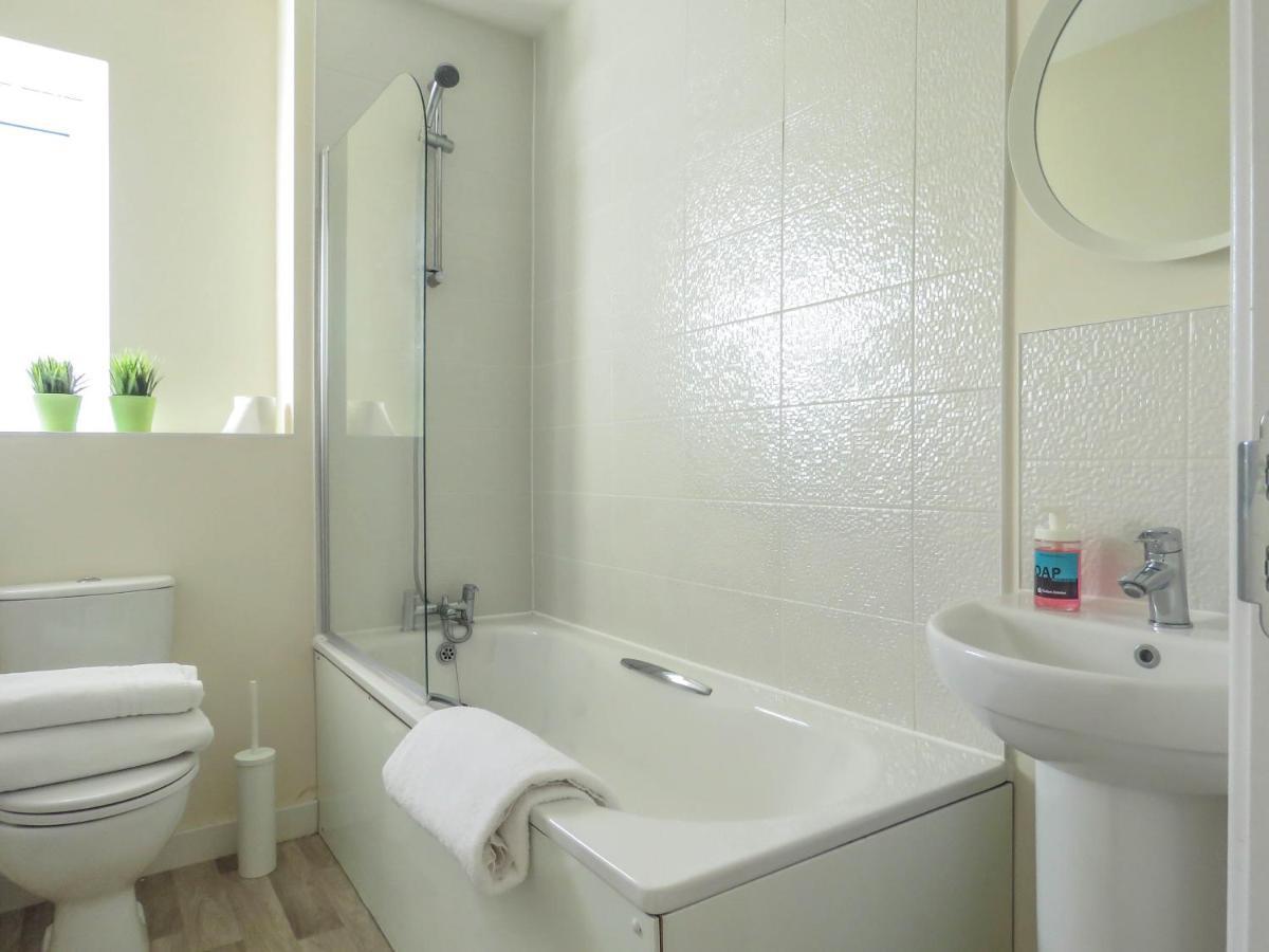 Tudors Esuites 4 Bedroom House Driveway & Garden Birmingham Luaran gambar